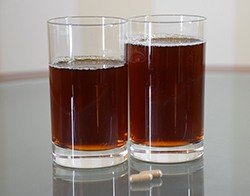 サントリー黒烏龍茶ペットボトルの内容量350mlと黒烏龍茶カプセル2粒は同等のポリフェノール量